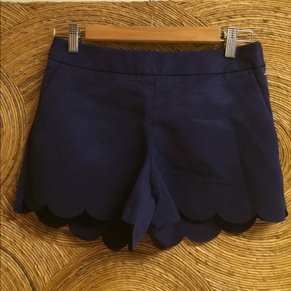Express Scalloped Edge Short- NWT Size 2 - Picture 7 of 7