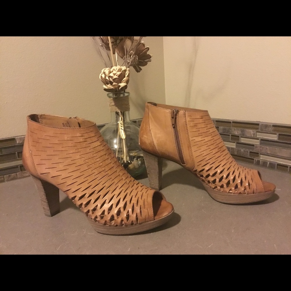 Terra cotta color Paul Green open toe shoe