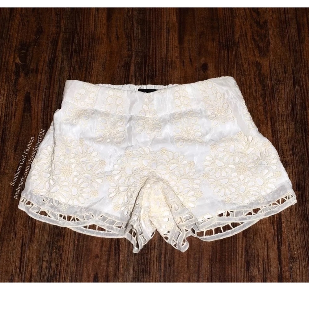 DOLCE VITA Eyelet Shorts Intricate Lace Gauze Mini - Picture 4 of 7