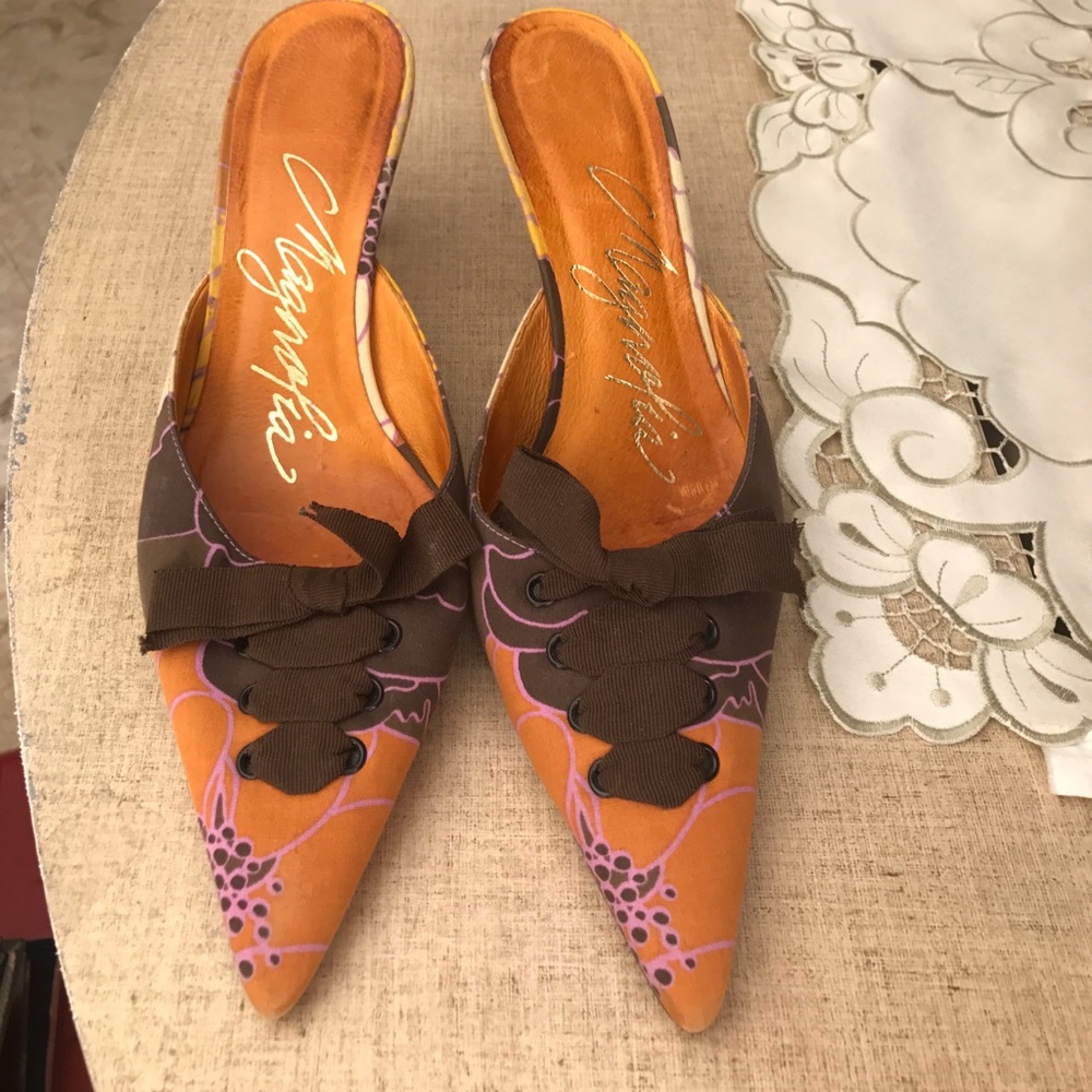 Floral mule with detail in front