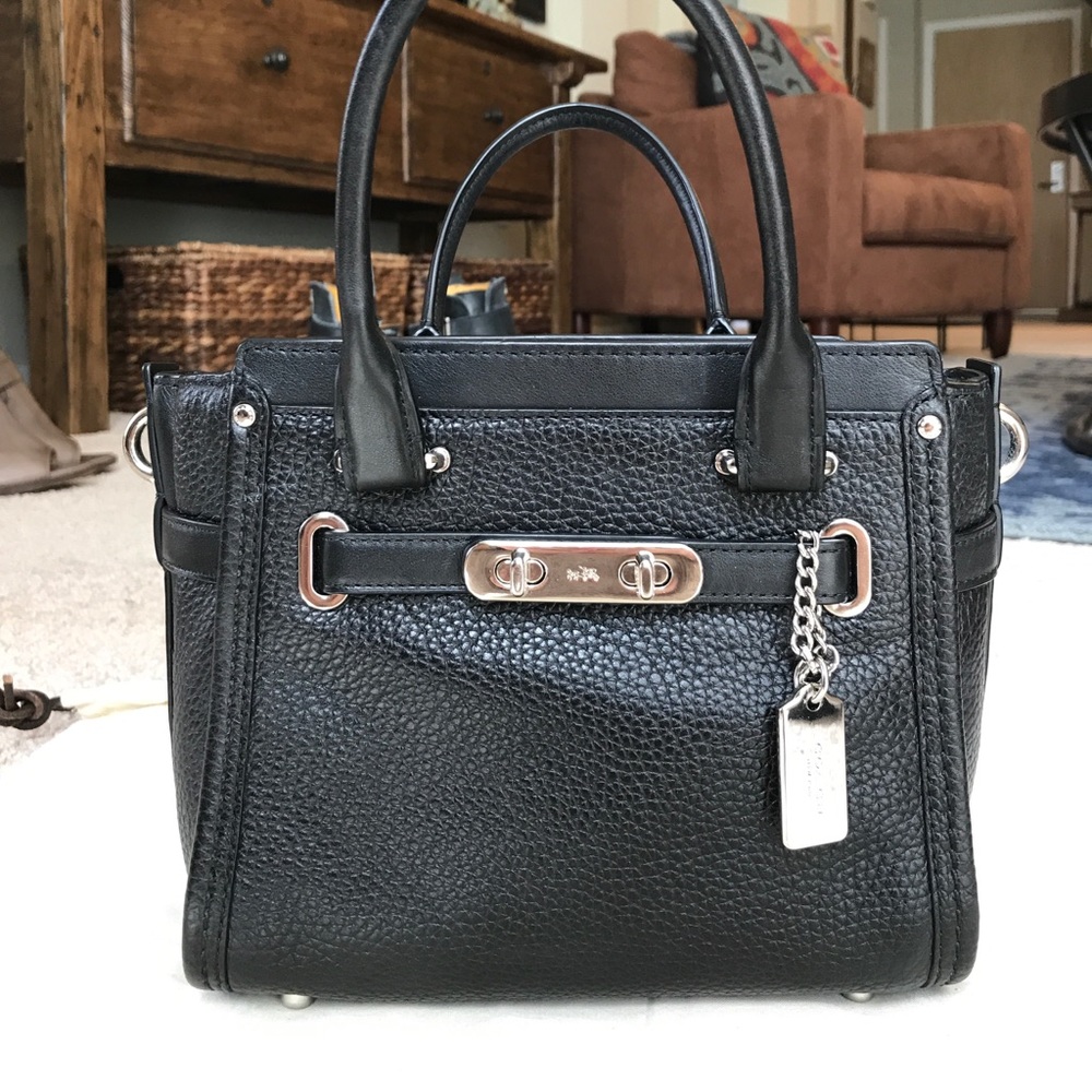 COACH Swagger 15 (Black)