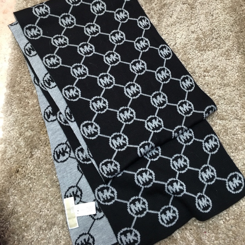 ❄️ WINTER PREVIEW SALE ☃️ Michael kors scarf ❄️