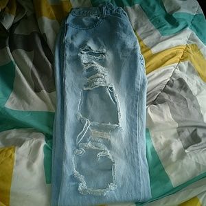 Light wash distressed cropped boyfriend jeans