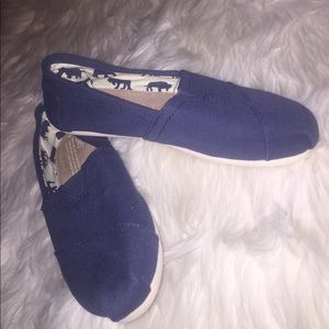 Never worn navy blue toms