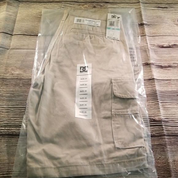 🆕Youth DC Cargo Shorts Khaki Color - Picture 3 of 4