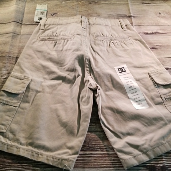 🆕Youth DC Cargo Shorts Khaki Color - Picture 4 of 4