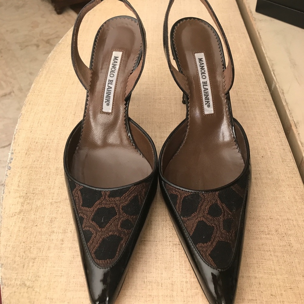Like new Manolo Blahnik sling back heel