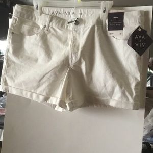 AVA Viv white midi shorts size 18 nwt