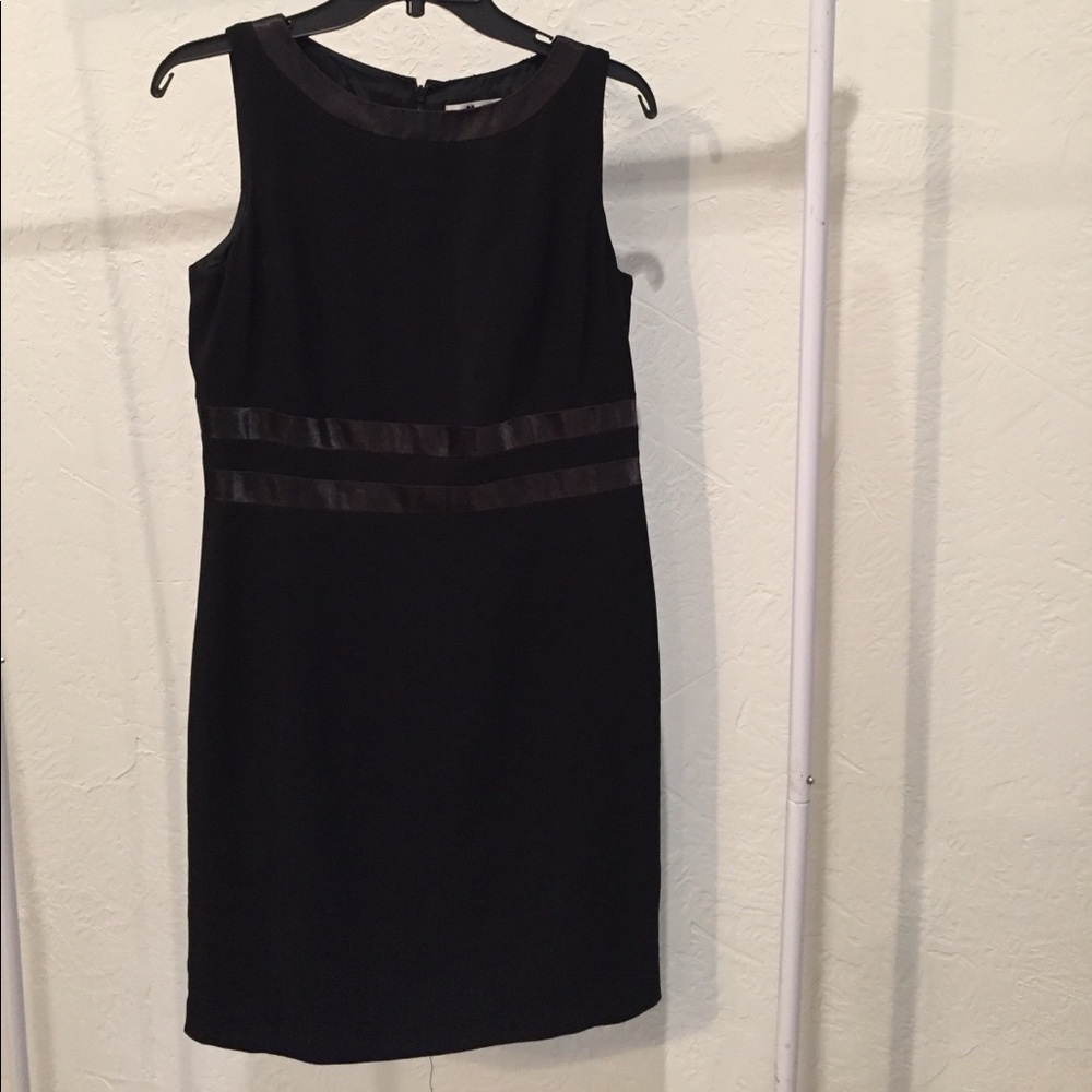 Black sheath sleeveless business dress