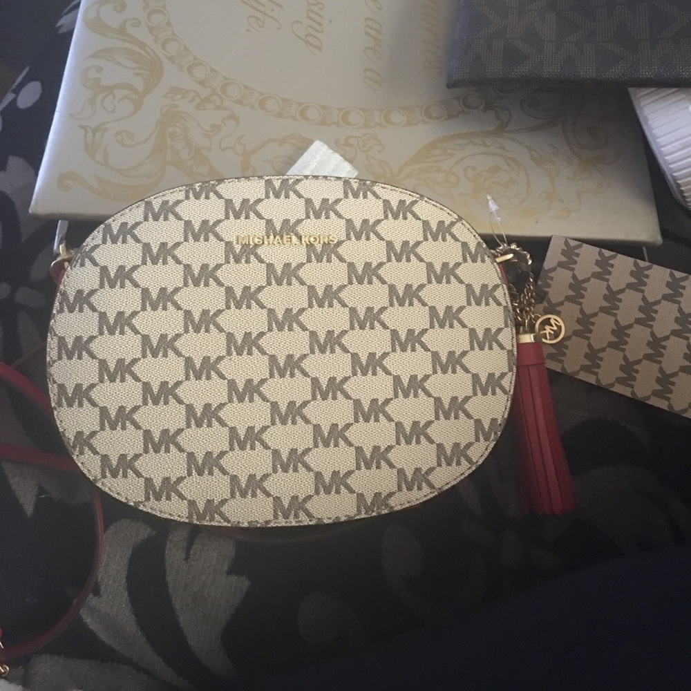 New Michael kors crossbody . FINAL PRICE