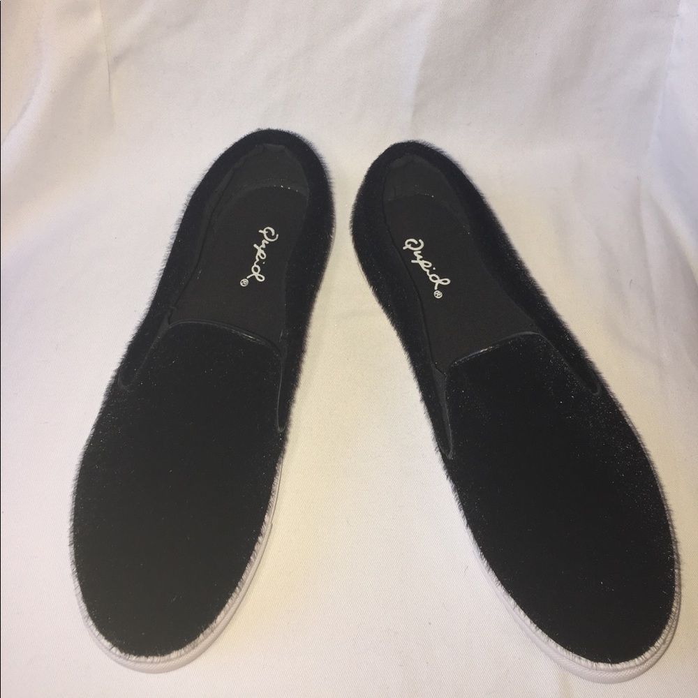 ✨LAST CHANCE!✨Soft black Slip on sneakers - Picture 4 of 8
