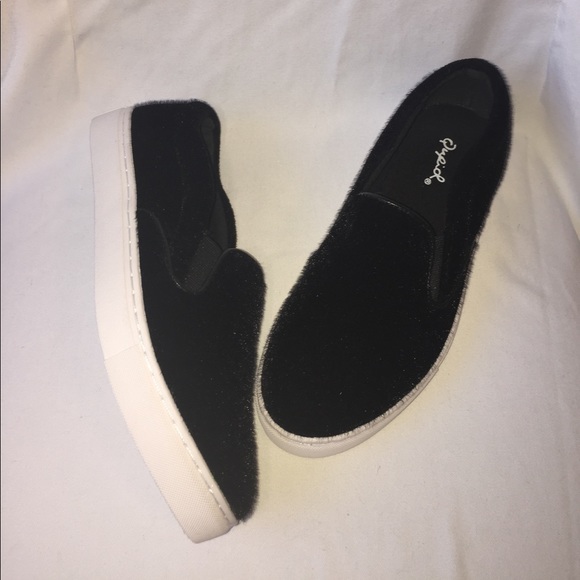 ✨LAST CHANCE!✨Soft black Slip on sneakers - Picture 3 of 8