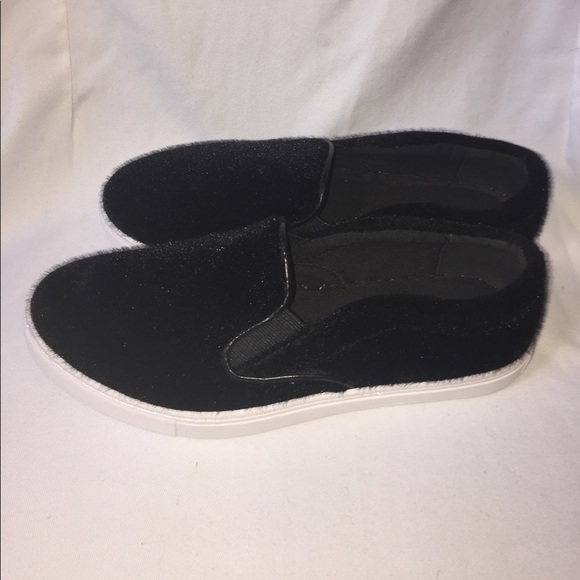 ✨LAST CHANCE!✨Soft black Slip on sneakers - Picture 5 of 8
