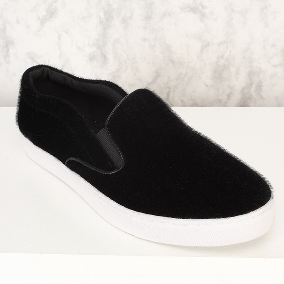 ✨LAST CHANCE!✨Soft black Slip on sneakers - Picture 2 of 8