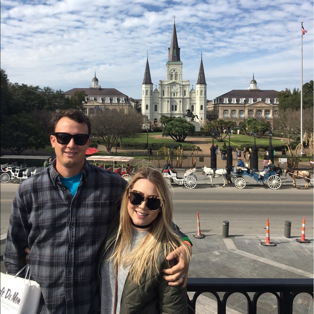 Hi! Hope you love my closet. Make me an offer🥰