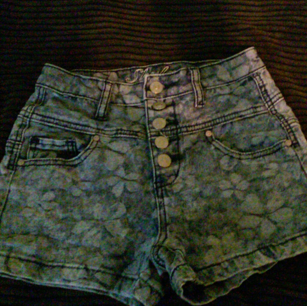 Delias high waisted shorts