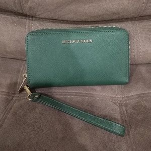 Michael Kors Jet Set Travel Moss Green Wallet