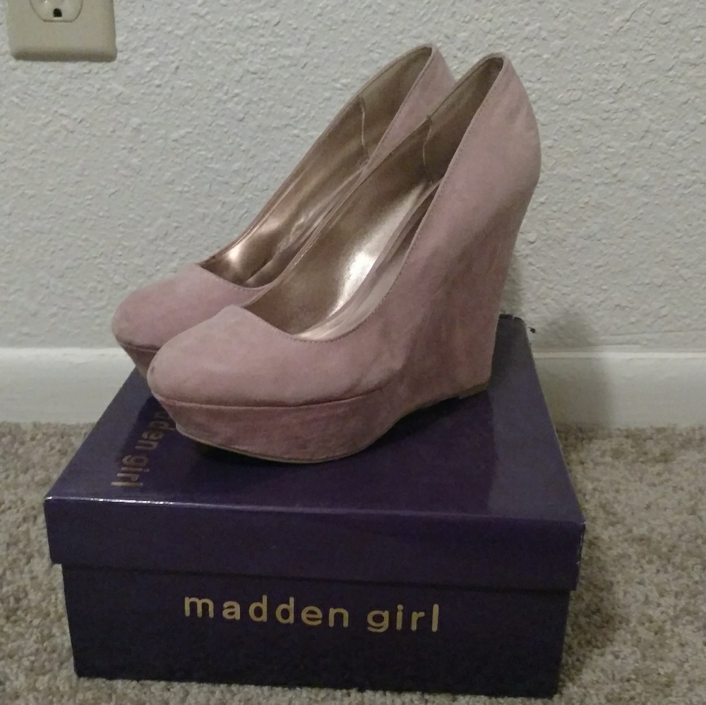 Dusty pink wedges