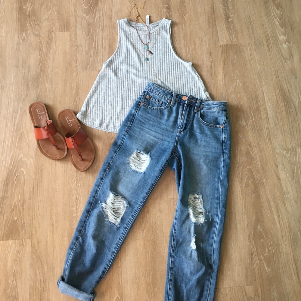 Gray flowy tank. Size S
