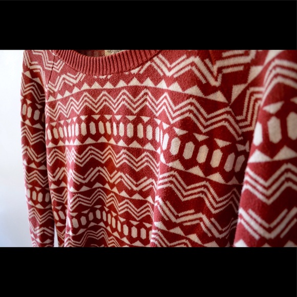 Geometric Pattern Sweater - Picture 3 of 3