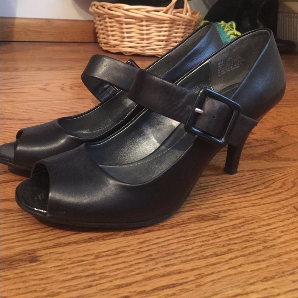 Open toe Mary Jane style pumps