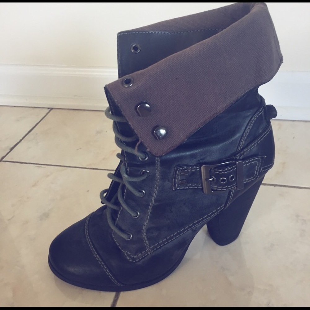 Black leather ankle booties✨