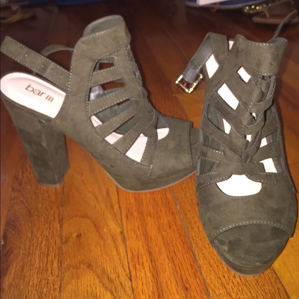 BAR III ARMY GREEN HEELS EXCELLENT CONDITION