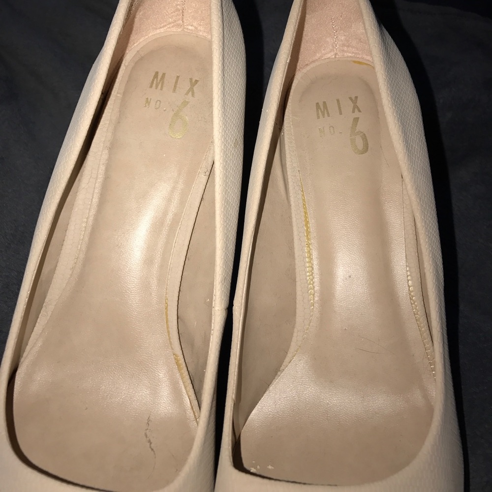 Heels - Picture 2 of 8