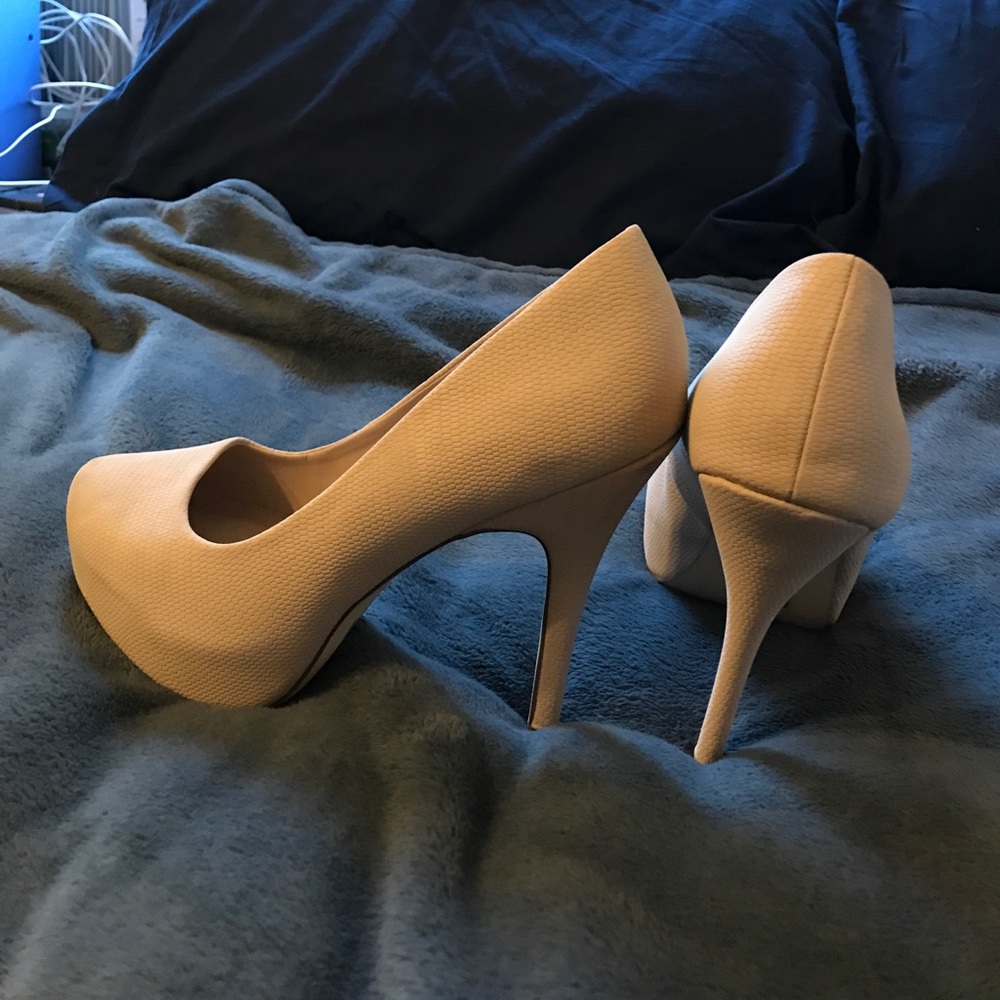 Heels - Picture 3 of 8