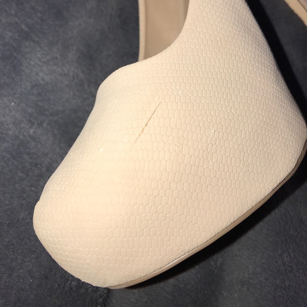 Heels - Picture 5 of 8