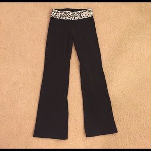 Victoria's Secret Yoga Pants size small, short