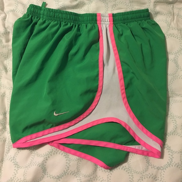 Green Nike shorts - Picture 1 of 1