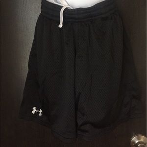 2 pairs of Boys Under Armour Shorts Size-(10/12)