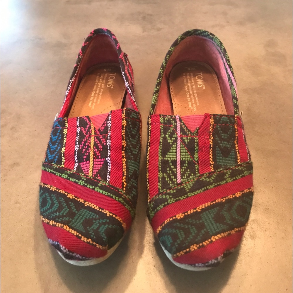 TOMS -size 6