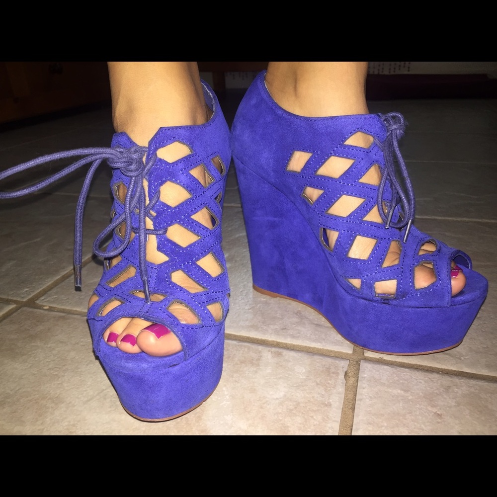 Suede Steve Madden Wedges - Picture 4 of 4