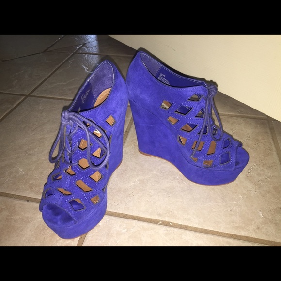 Suede Steve Madden Wedges - Picture 2 of 4