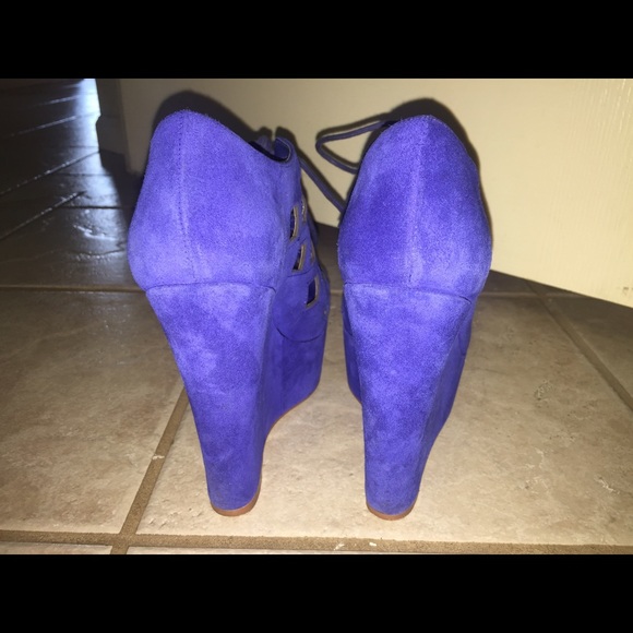 Suede Steve Madden Wedges - Picture 3 of 4