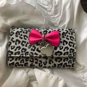 Pink bow & cheetah print wallet!