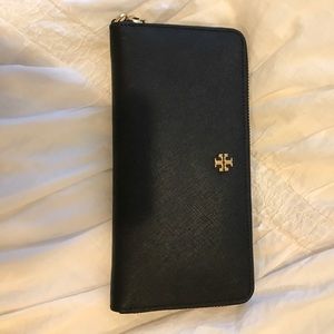 Tory butch leather continental wallet