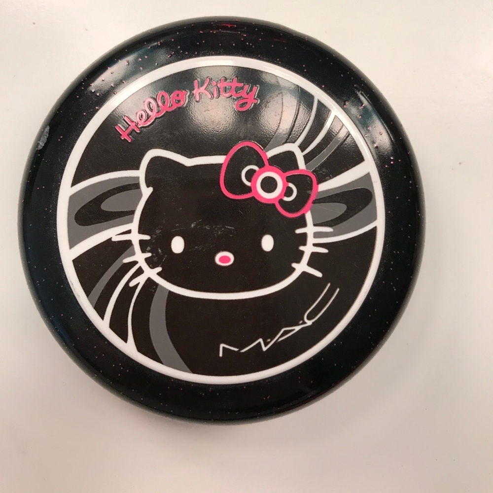 MAC Hello Kitty Limited Edition Powder Pretty Baby