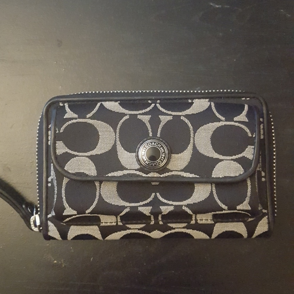 Coach wallet with wristlet strap zipper