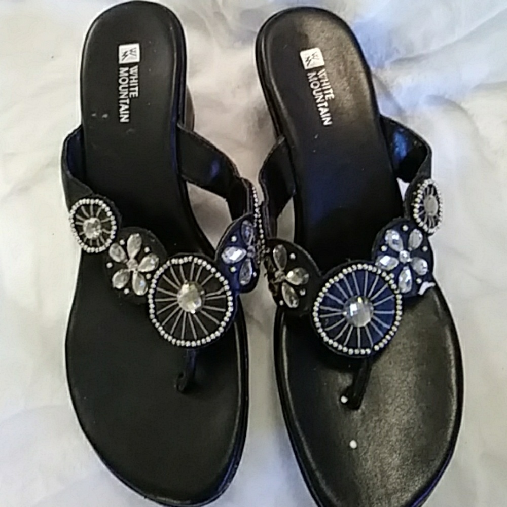 Wht. Mtn. Cute blingy comy slip ons