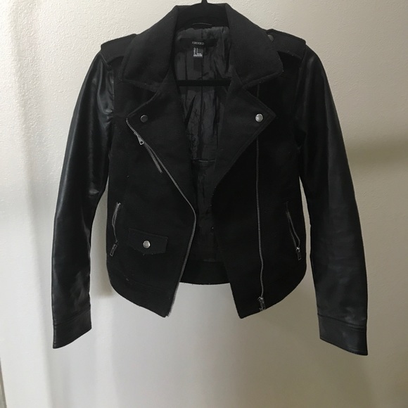 Forever 21 Jackets & Blazers - FOREVER 21 SZ S PLEATHER BLACK JACKET SWEATER CUTE