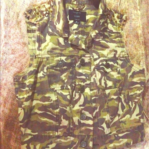 Green Camouflage vest with Gold Spikes - Picture 1 of 1