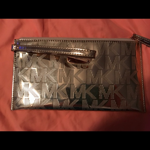 Michael Kors Handbags - Authentic Michael Kors wristlet