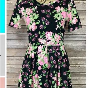 Amelia LuLaRoe Small