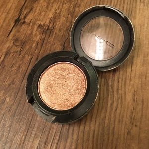 MAC Honey Lust eye shadow