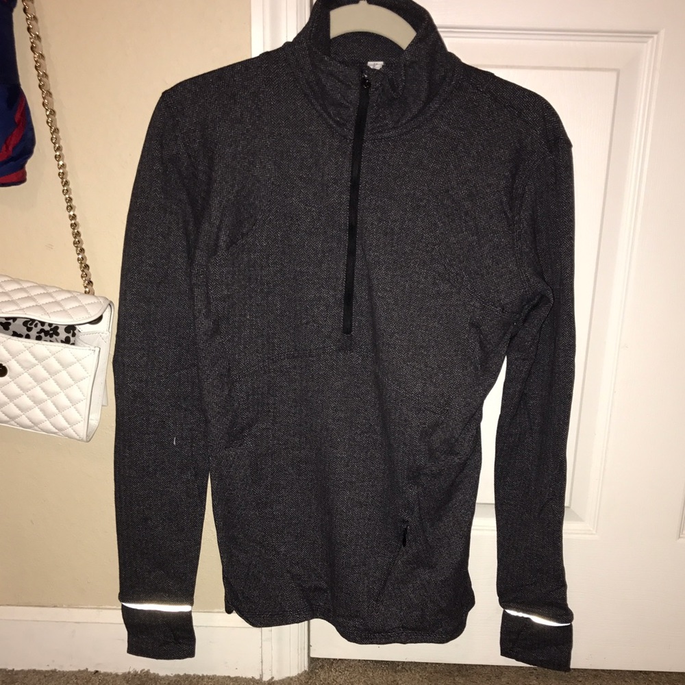 Lululemon quarterzip work out top