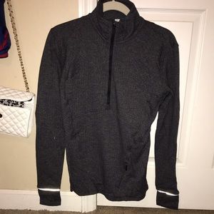 Lululemon quarterzip work out top