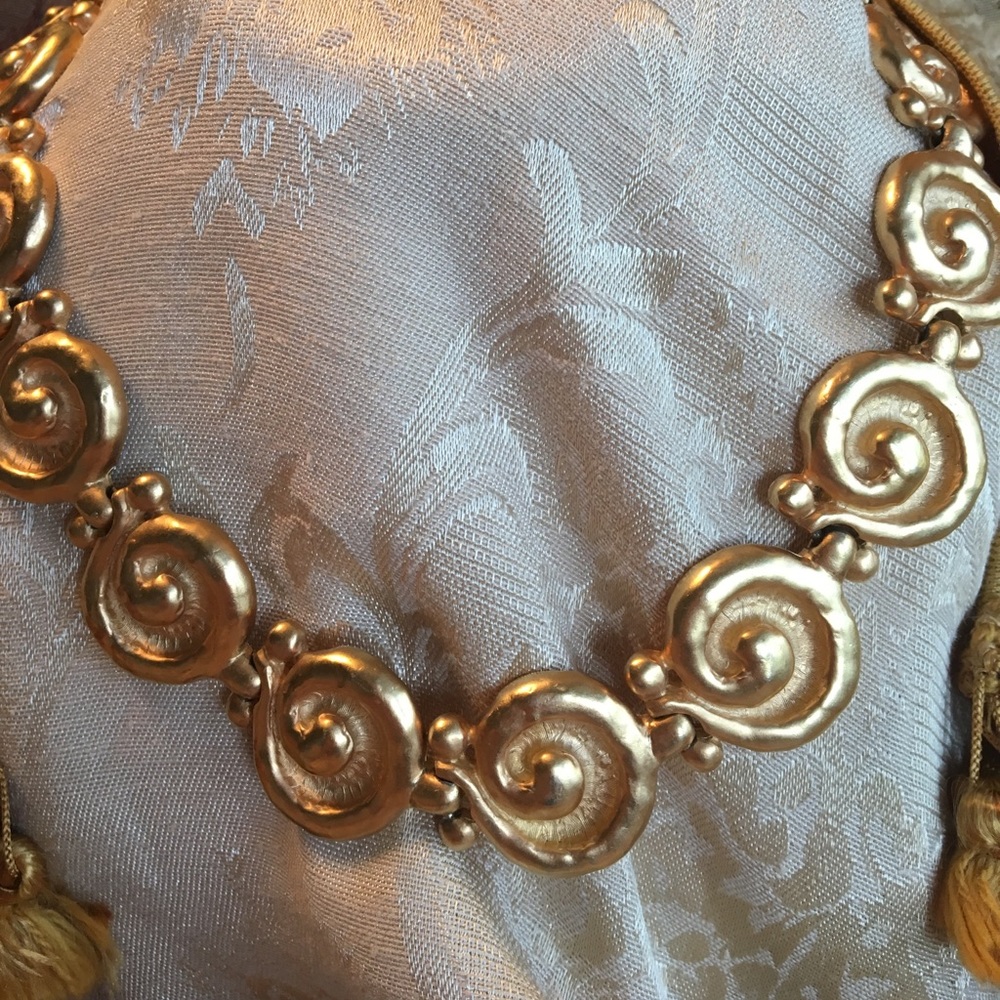Heavy Gold-tone Metal Necklace/Choker
